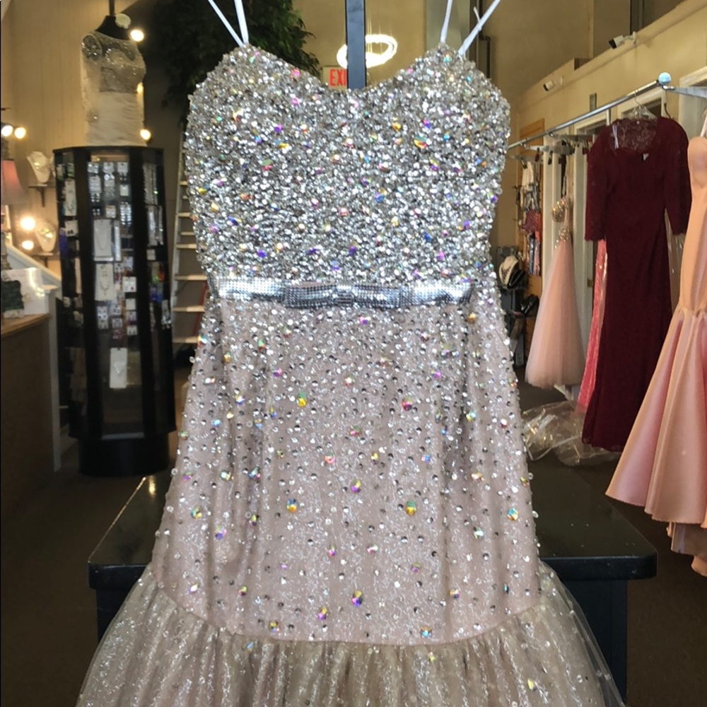 Mac Duggal Gown - Picture 5 of 8